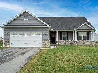 181 Valley Hall Dr, Perrysburg, OH