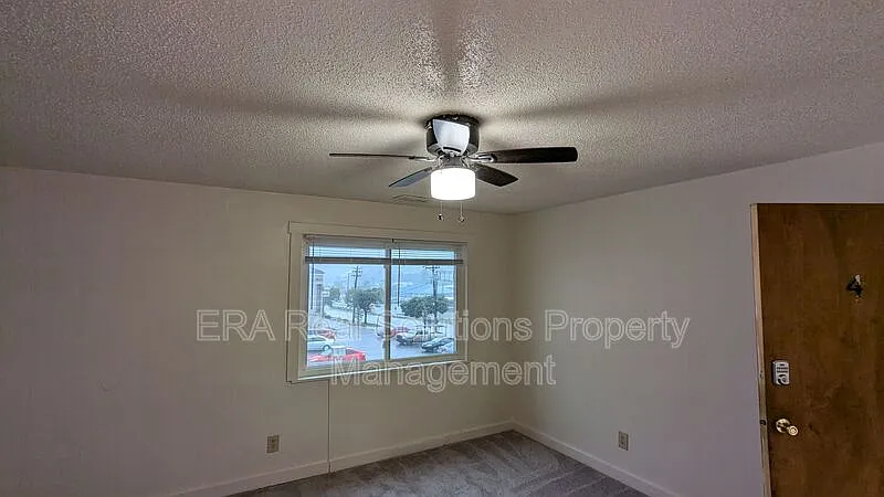 3 bed, 1.0 bath, $1,530 — Photo 2