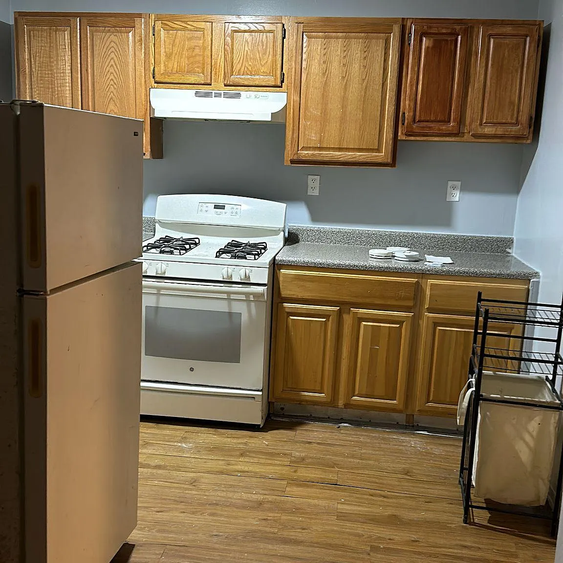 3 bed, 900 sqft, $2,000 — Photo 3