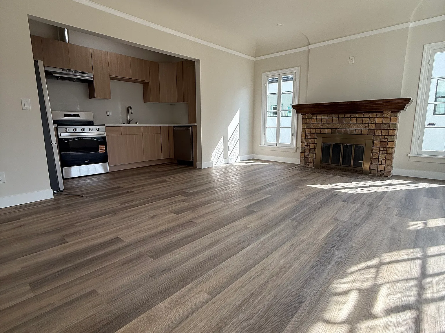 5021 Elmwood Ave — Photo 2