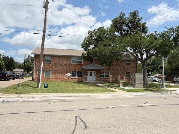 2266 W Oak St, Denton, TX 76201