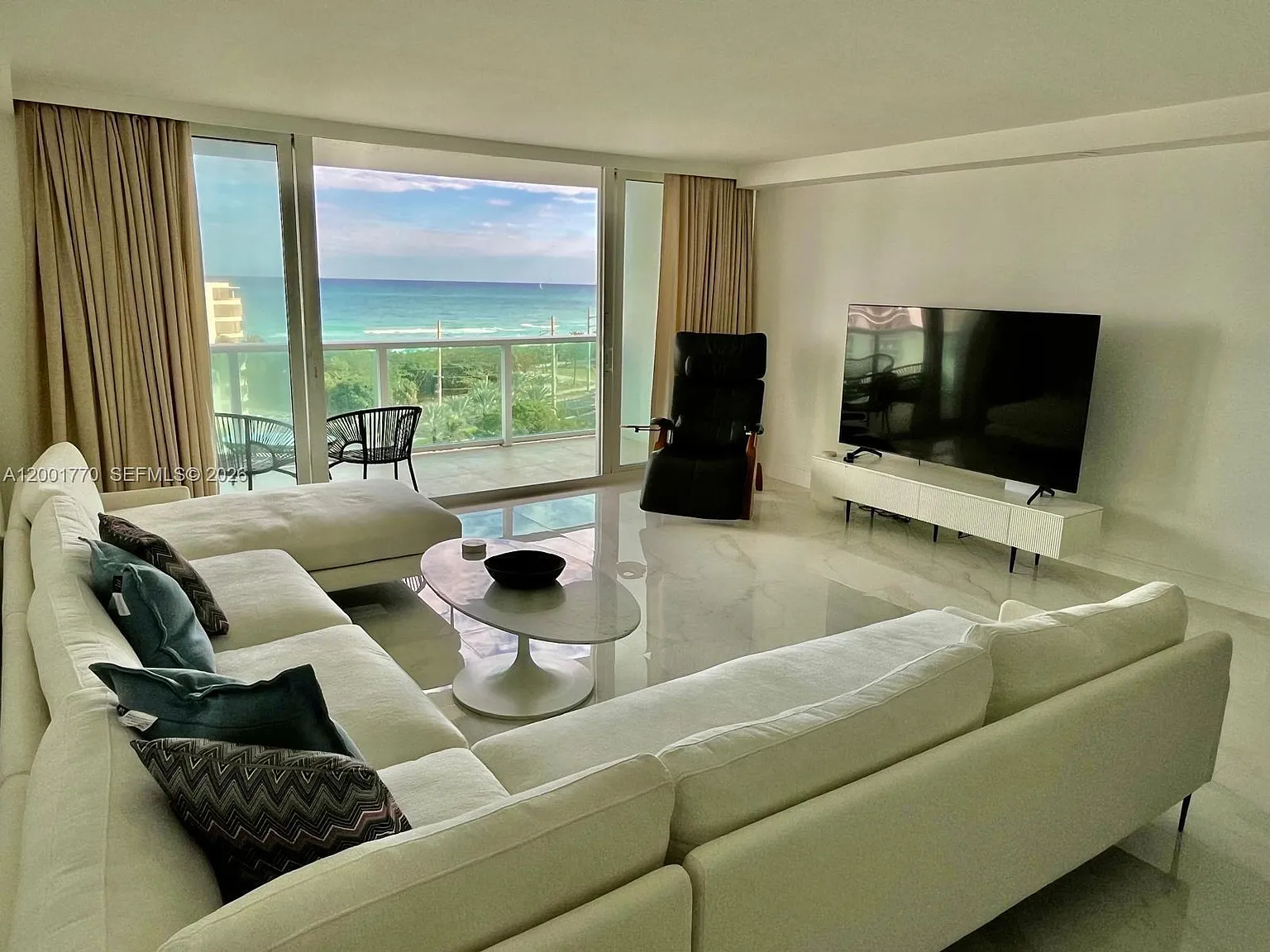 Arlen House East Condo — Photo 2
