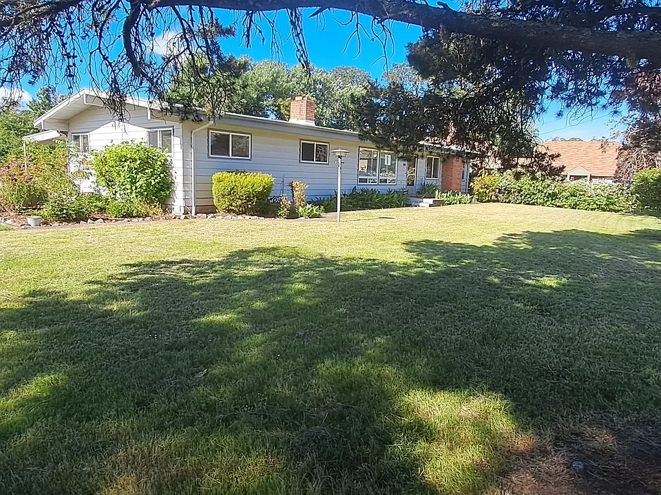 2037 Main St