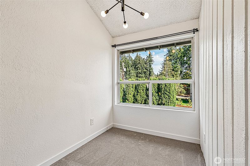 5th image of 13530 Meridian Avenue S