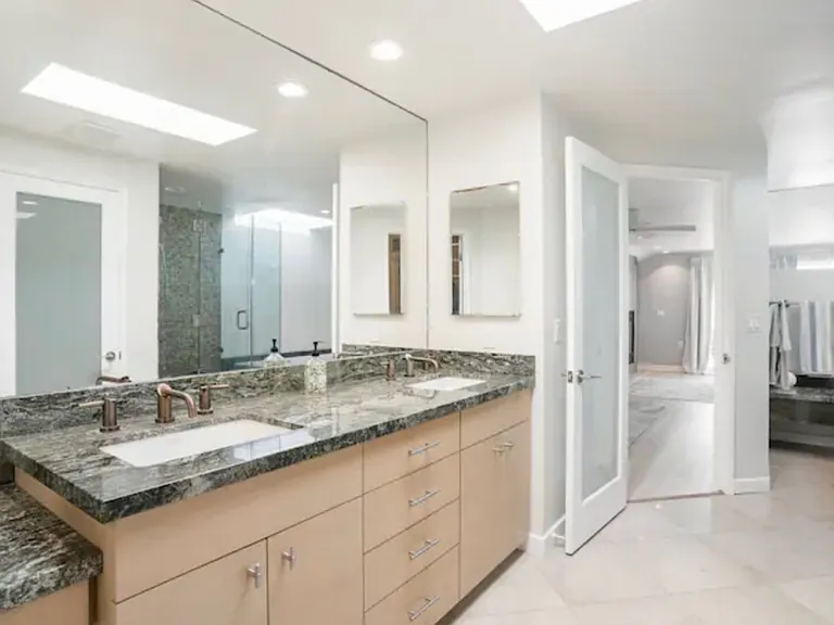 Ocean Dr — Photo 12