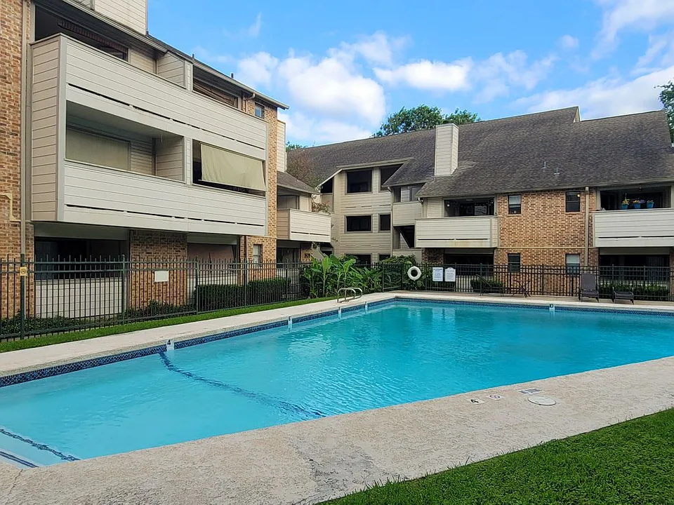 2500 Burleson Rd #209