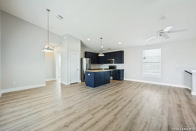 3 bed, 3.0 bath, 2752 sqft, $1,695 — Photo 3