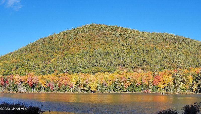 3rd image of 53 Mountain Path