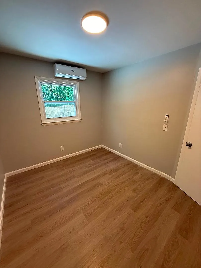 106 Greenbriar Rd - 2 — Photo 2