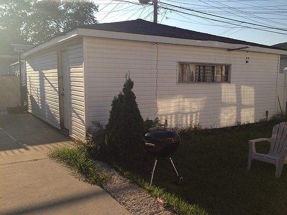 3rd image of 5740 S Homan Ave