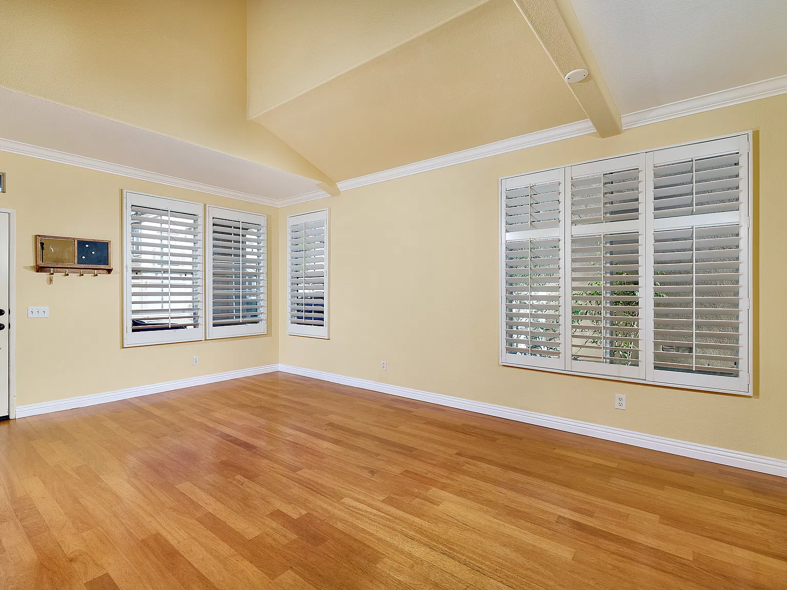 3 bed, 2.5 bath, 1543 sqft, $5,595 — Photo 4
