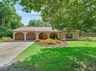 9852 Fairway Cir, Leesburg, FL 34788