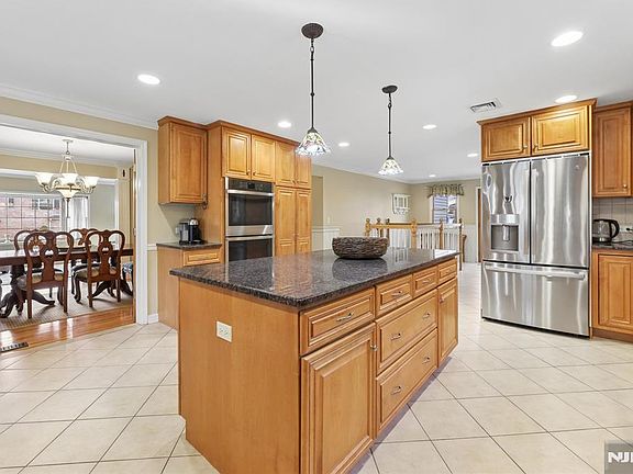 3rd image of 38 Madison Ave