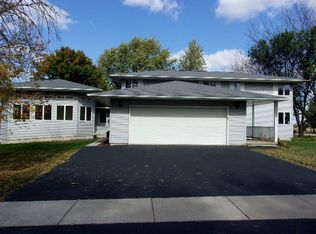 270 Prairie St, Hinckley, IL 60520