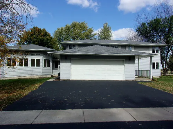 270 Prairie St, Hinckley, IL 60520