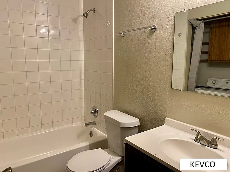 620-622 Endicott St — Photo 8