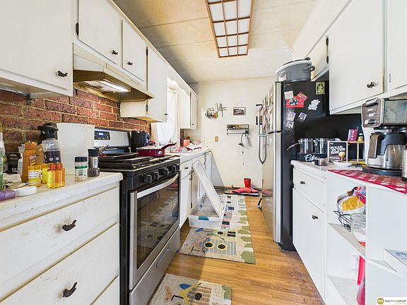 5th image of 303 W Whittingham St