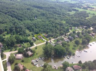 7529 Ledgewood Dr, Fenton, MI 48430