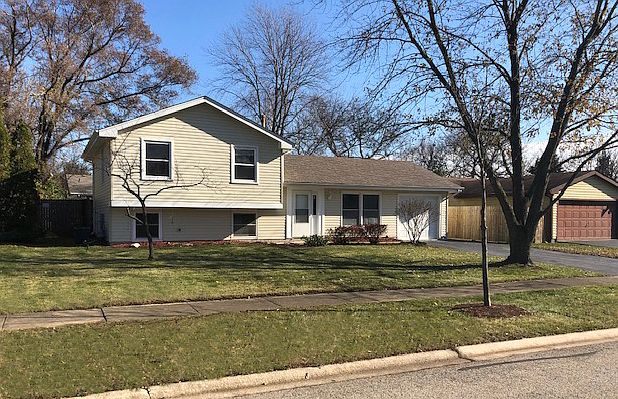 1st image of 218 Lincolnshire Ln