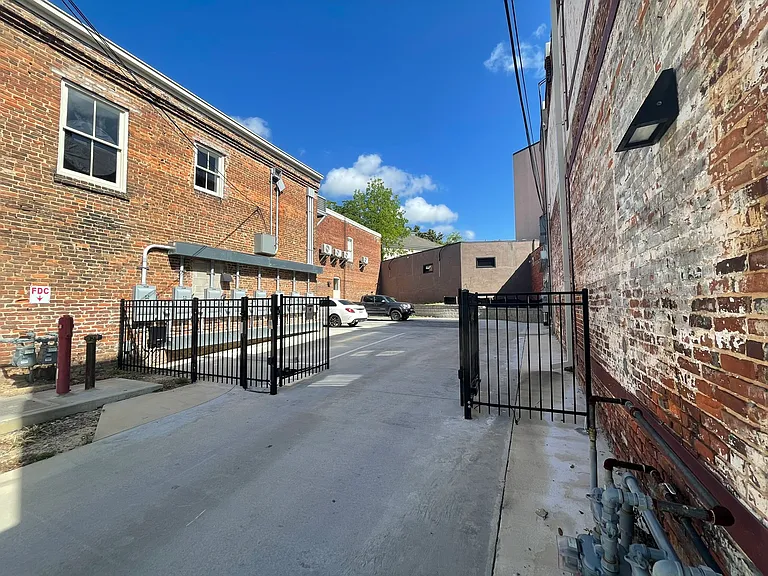 843 Forsyth St — Photo 6