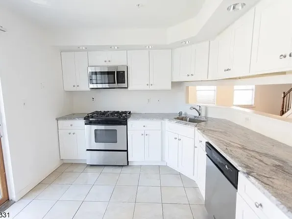 49 Cornerstone Ln #1, Newark, NJ 07103