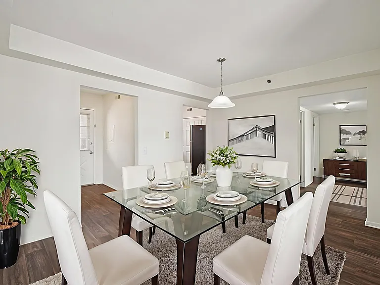 River Place Luxury Apartments — Photo 59