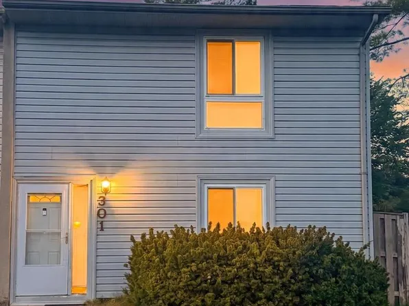 301 Reneau Way, Herndon, VA 20170