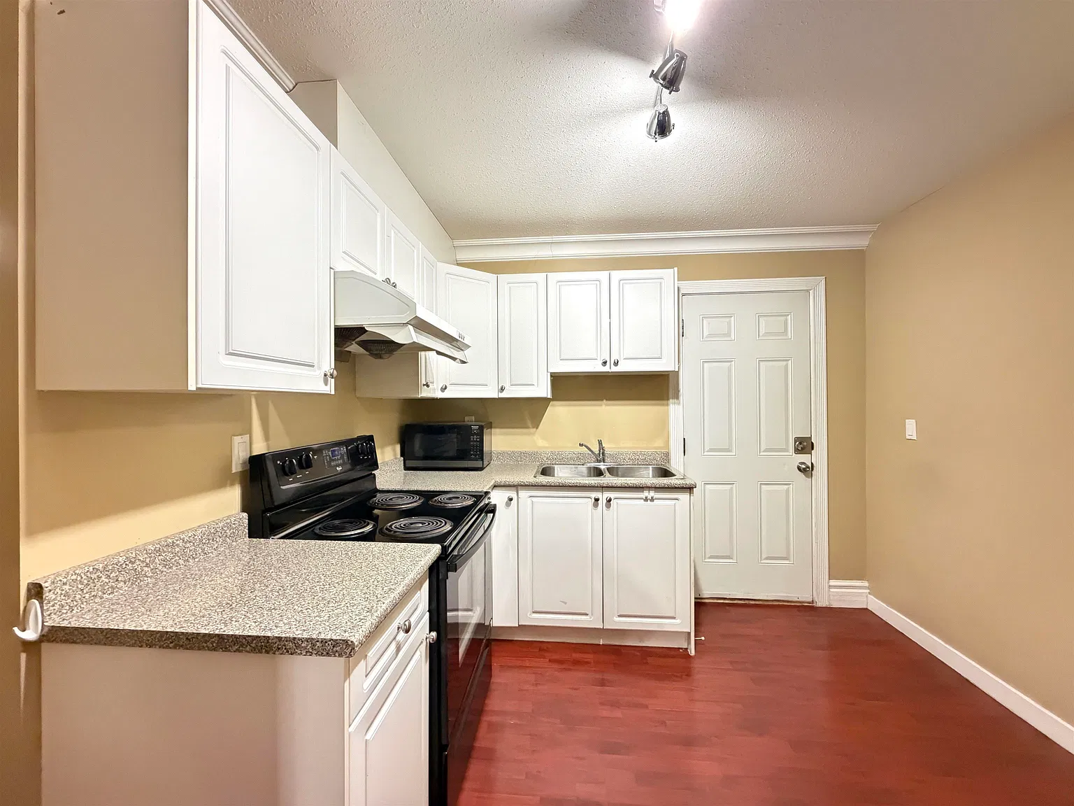 1 bed, 500 sqft, $1,350 — Photo 2