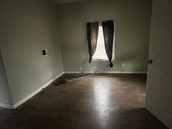 5th image of 395 Lincoln Ave