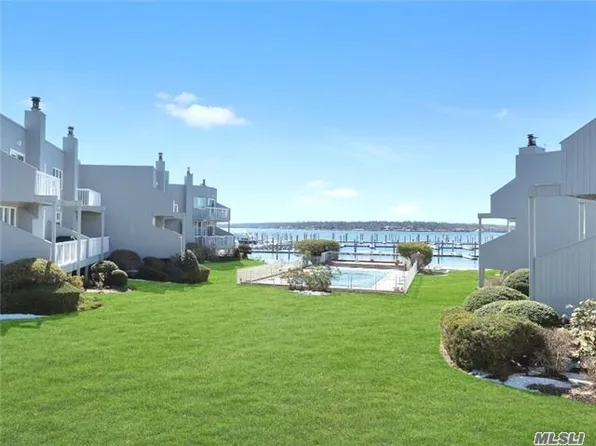 7 Sands Ct, Port Washington, NY 11050