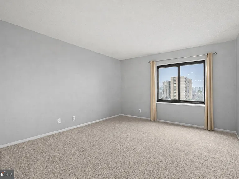 307 Yoakum Pkwy #703 — Photo 21