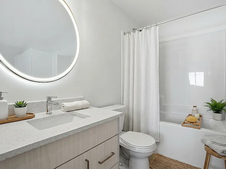 1621 W Market St — Photo 21