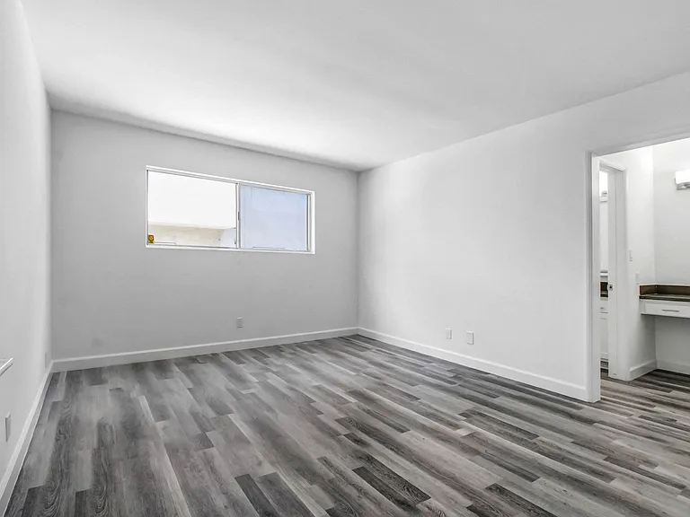 1342 Wellesley Ave — Photo 10