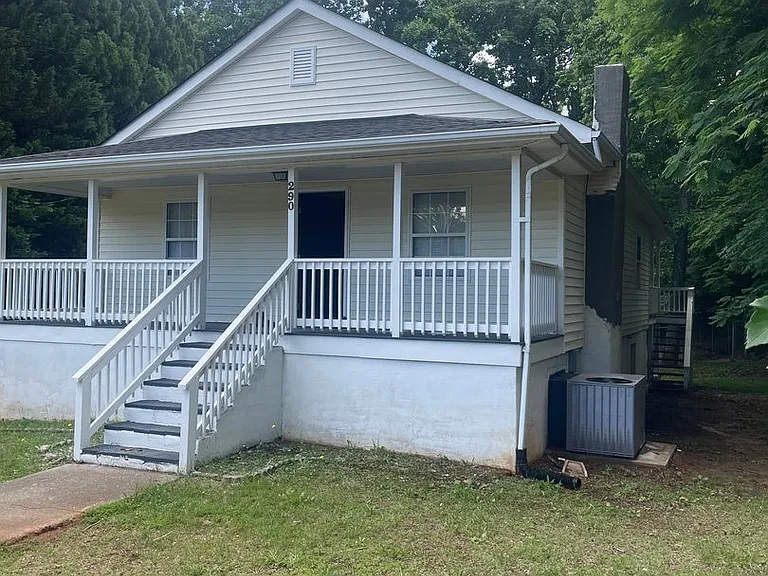 290 Hialeah Ct — Photo 2