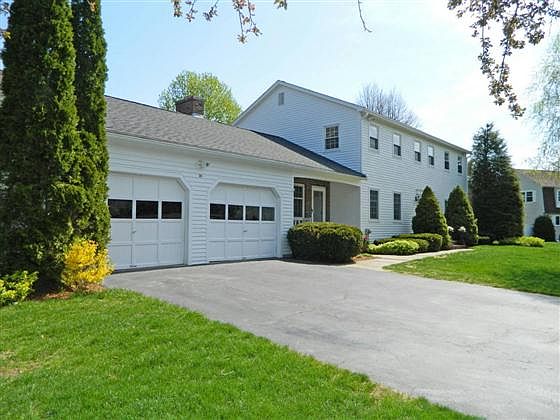 1st image of 19 Rose Glen Dr