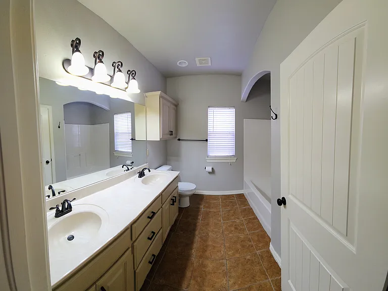 1210 E 134th Pl — Photo 8