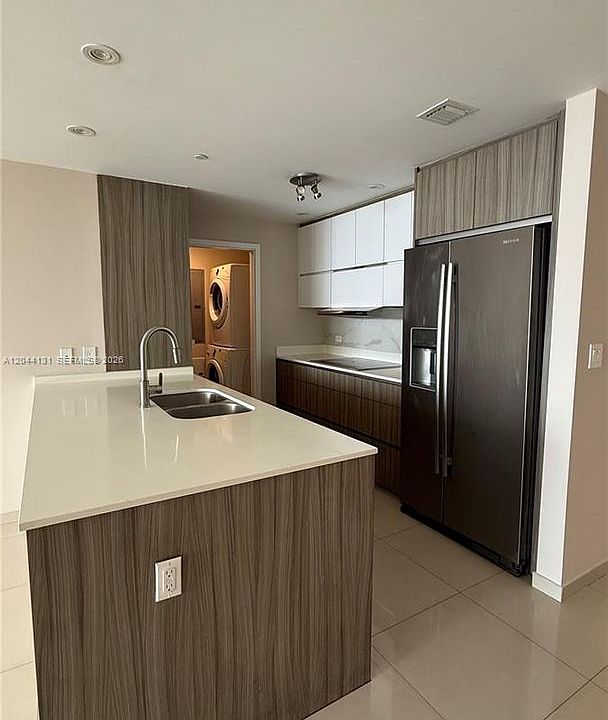 1st image of 600 NE 27th St APT 802