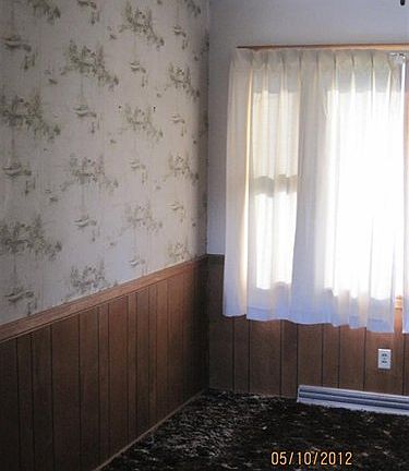 5th image of 956 Adrian Cir
