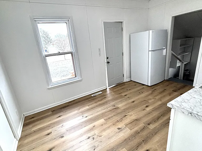 121 E Melvin Ave — Photo 21