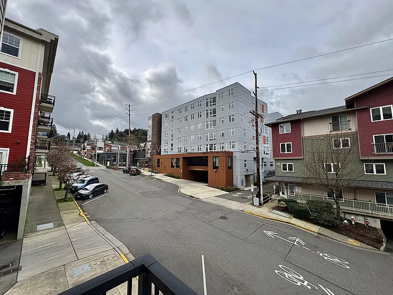 203 E Laurel St — Photo 357