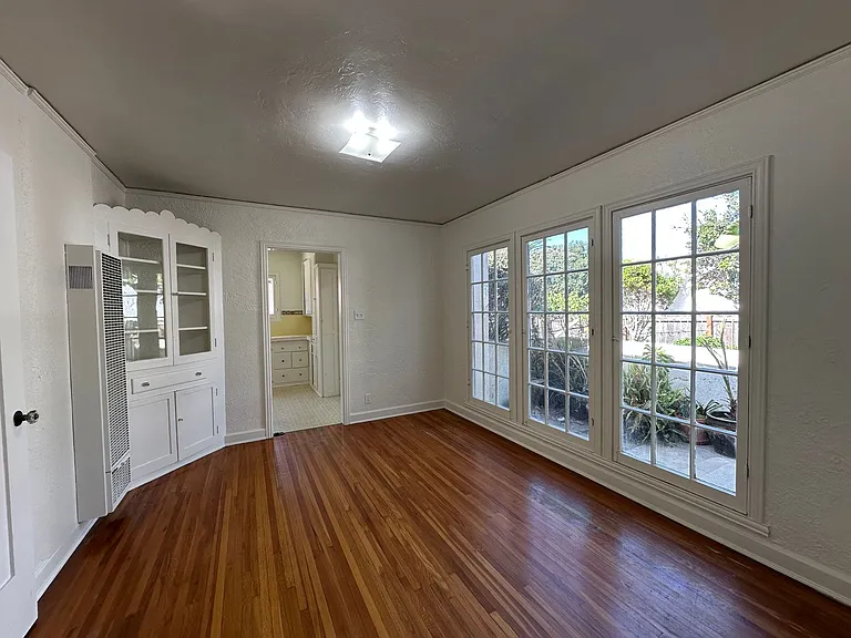 213-223 Los Aguajes Ave — Photo 8