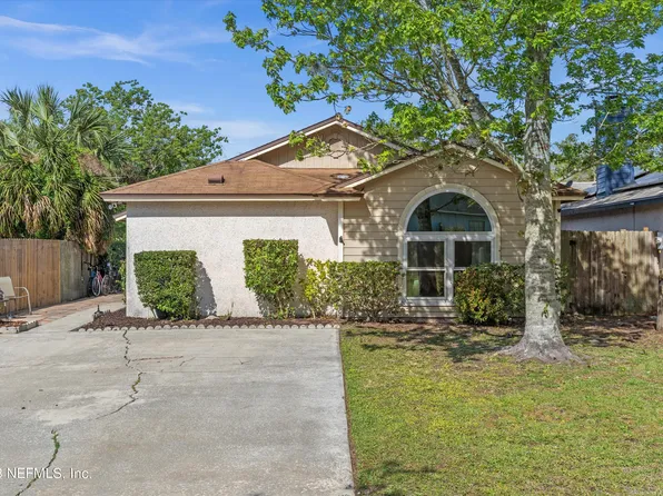 800 HIBISCUS Street, Atlantic Beach, FL 32233