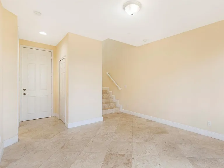 3028 Waterside Cir — Photo 7