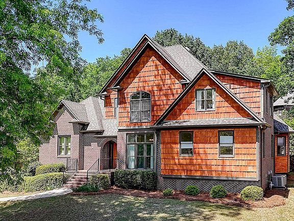 2nd image of 5142 Lake Crest Cir