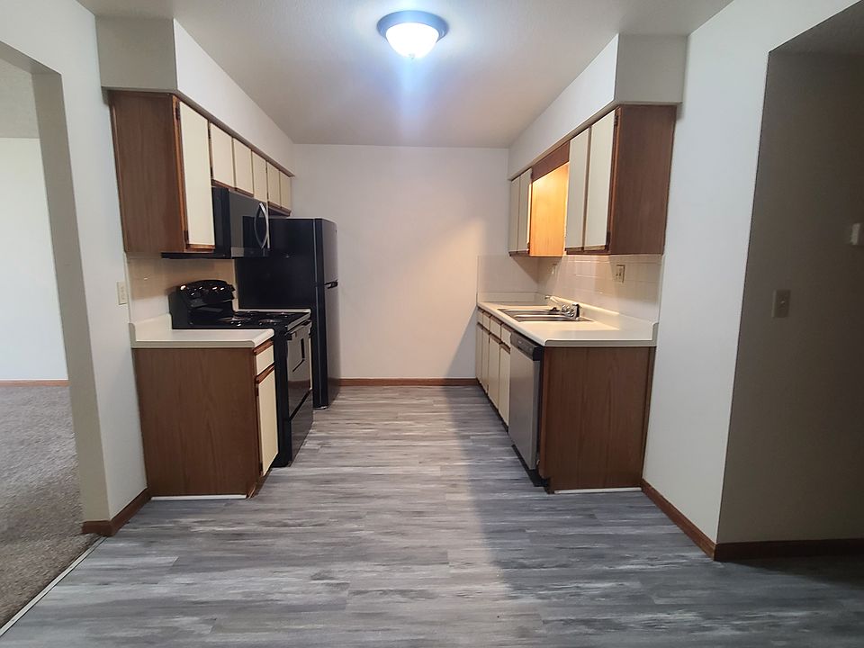 1st image of 110 NW Vesper St APT E