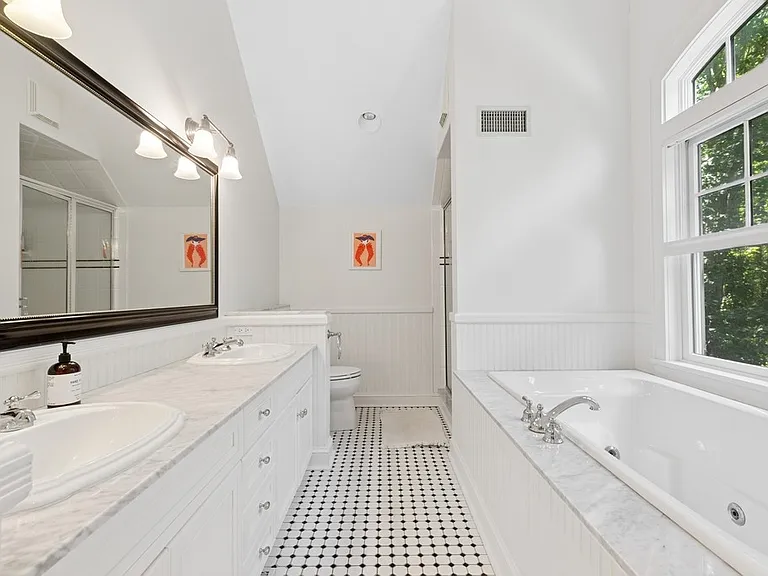 4 Great Circle Rd — Photo 15