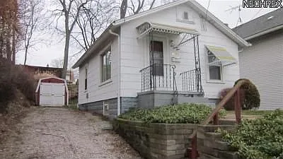 139 Fernwood Ave photo 1