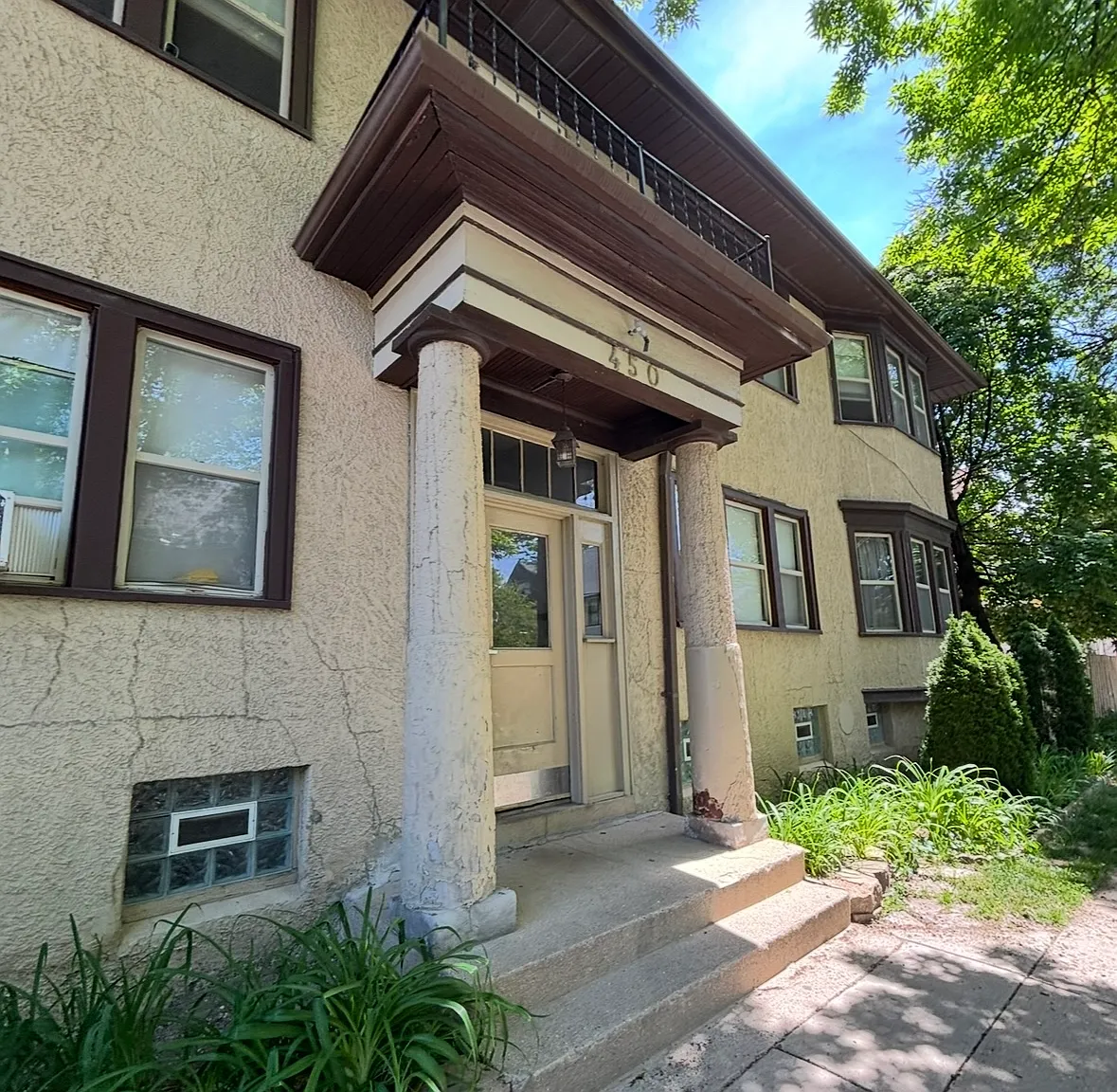3 bed, 1200 sqft, $1,250 — Photo 1