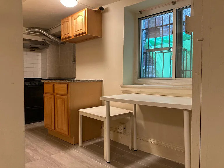 4559 Pine St — Photo 3