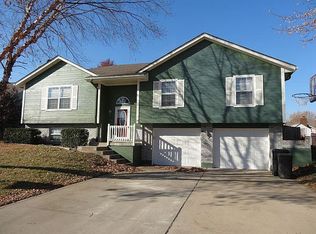 2404 S Owings St, Oak Grove, MO 64075
